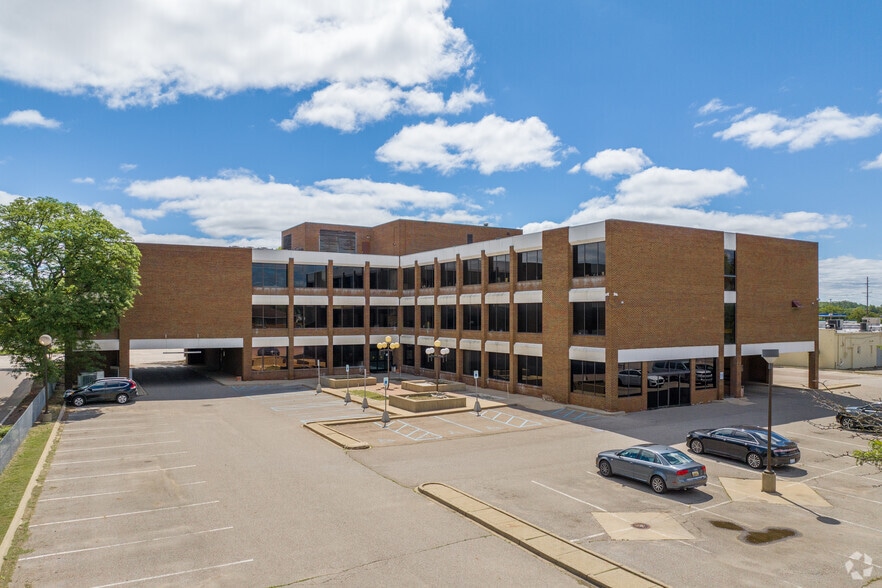 27301 Dequindre Rd, Madison Heights, MI for lease - Primary Photo - Image 1 of 41