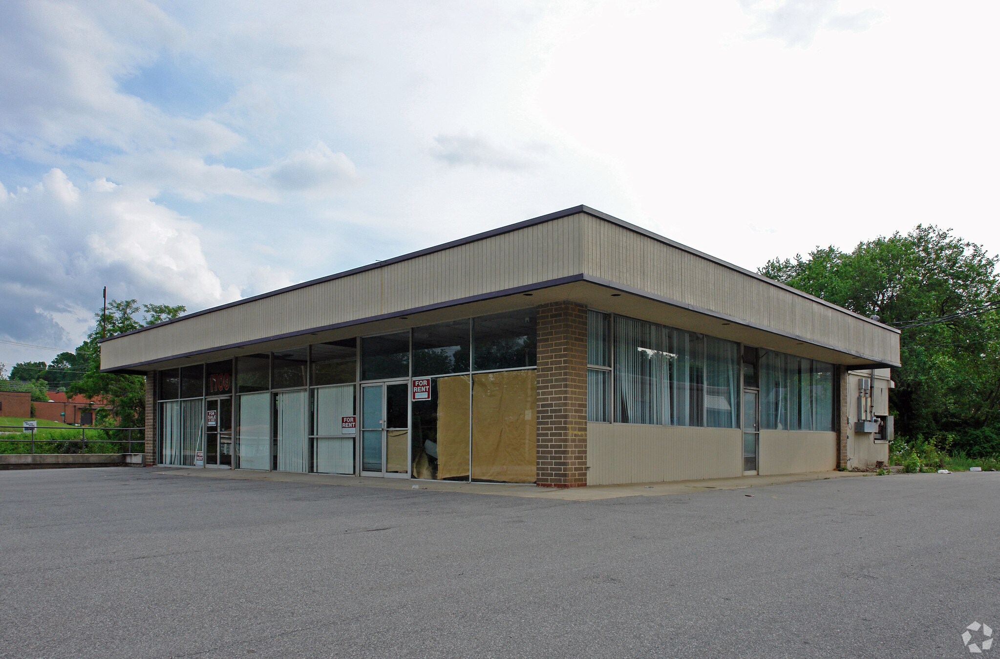 1700 W Green Dr, High Point, NC for sale Primary Photo- Image 1 of 1