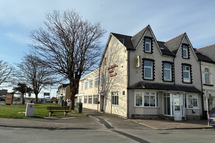 52 New Rd, Porthcawl for sale - Primary Photo - Image 1 of 3