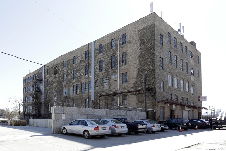 1907 N Mendell St, Chicago, IL for sale - Building Photo - Image 2 of 5