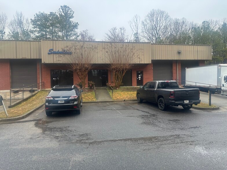 8280 Industrial Pl, Alpharetta, GA for sale - Building Photo - Image 2 of 10