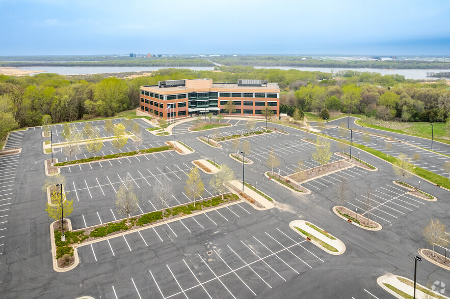 2655 Eagan Woods Dr, Eagan, MN for lease - Aerial - Image 2 of 38