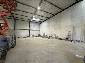 Flex in Le Thillay for lease Interior Photo- Image 2 of 3