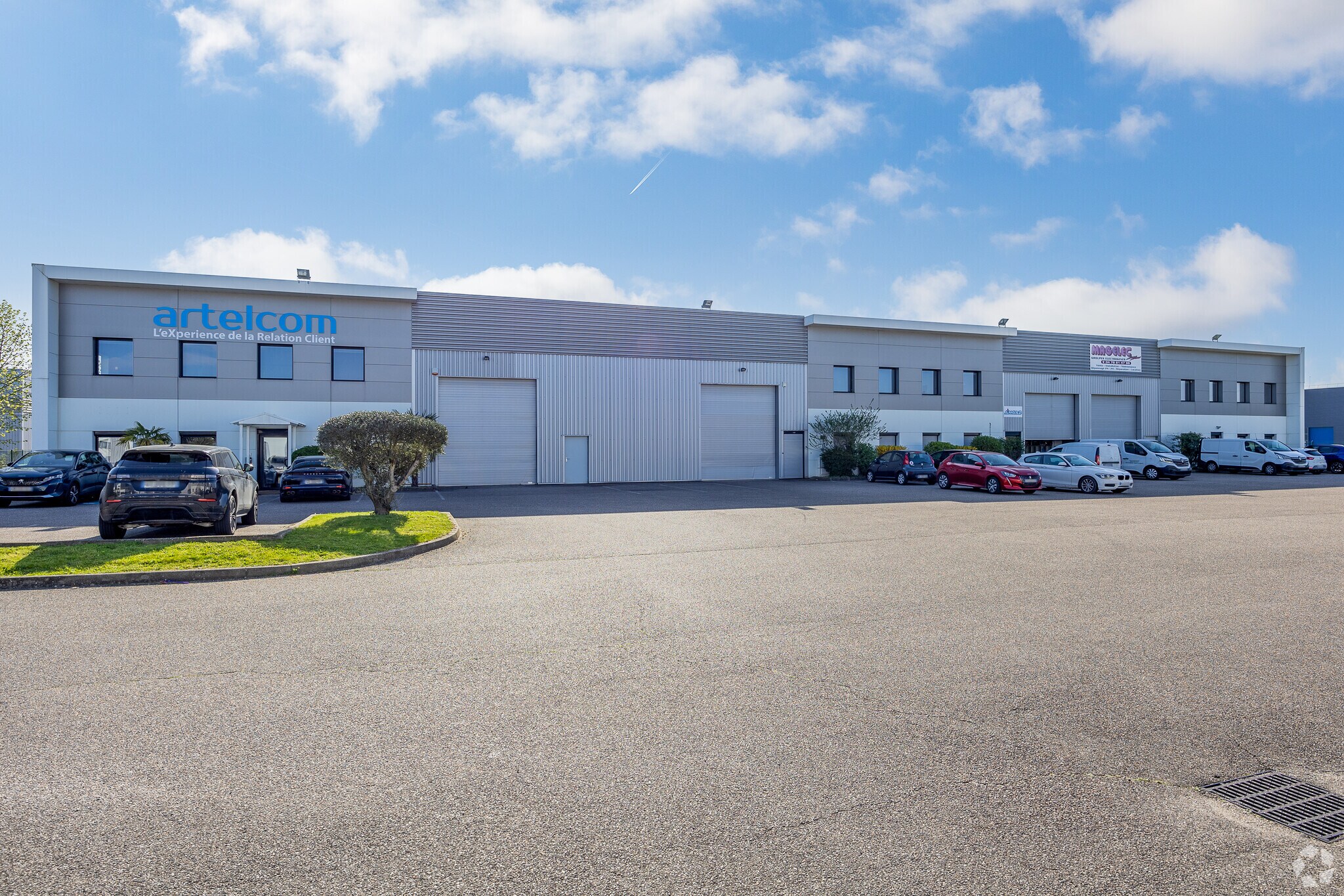 290 Rue Ferdinand Perrier, Saint-Priest for lease Primary Photo- Image 1 of 3