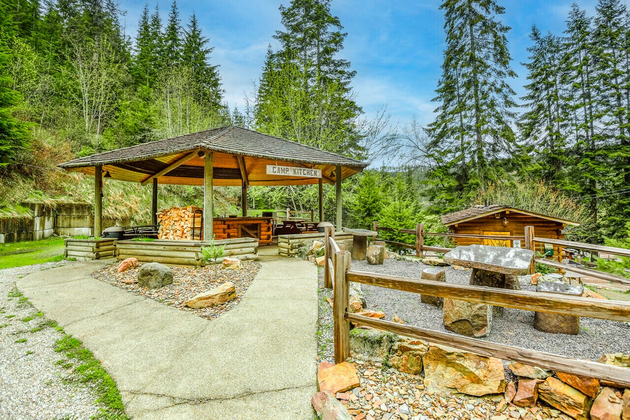 10588 E Wolf Lodge Bay, Coeur d'Alene, ID 83814 | LoopNet