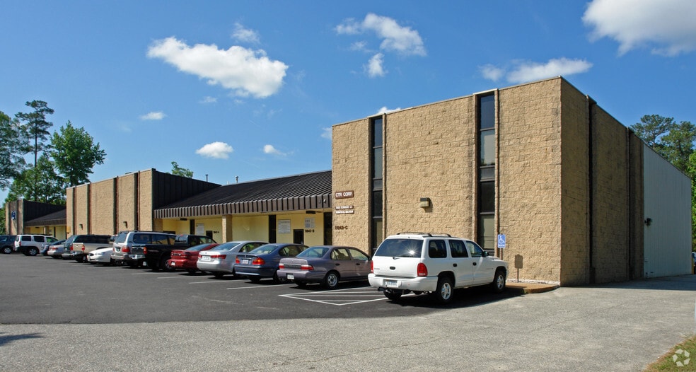 11839-11843 Canon Blvd, Newport News, VA for lease - Building Photo - Image 2 of 3