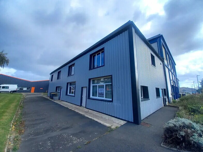 Flex in Cormelles-le-Royal for lease - Building Photo - Image 1 of 8