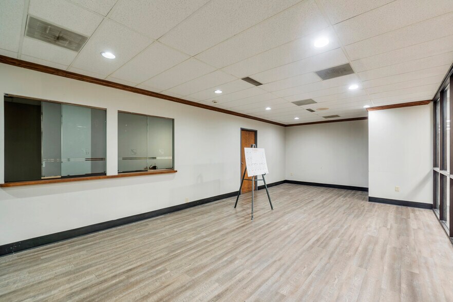 7515 Greenville Ave, Dallas, TX for lease - Interior Photo - Image 3 of 30