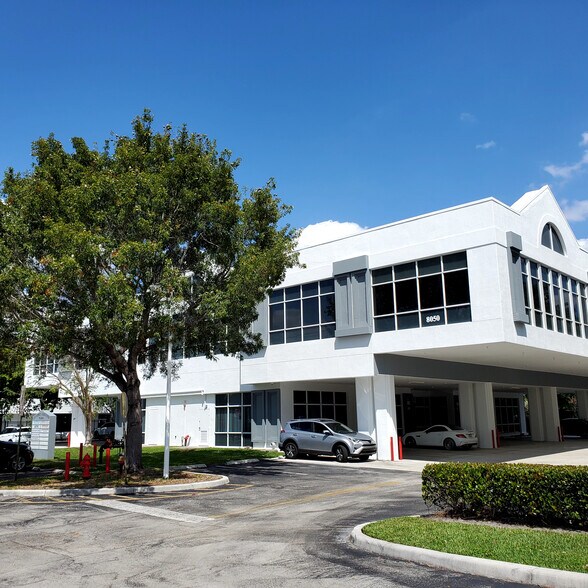 8050 N University Dr, Tamarac, FL for sale - Building Photo - Image 1 of 1