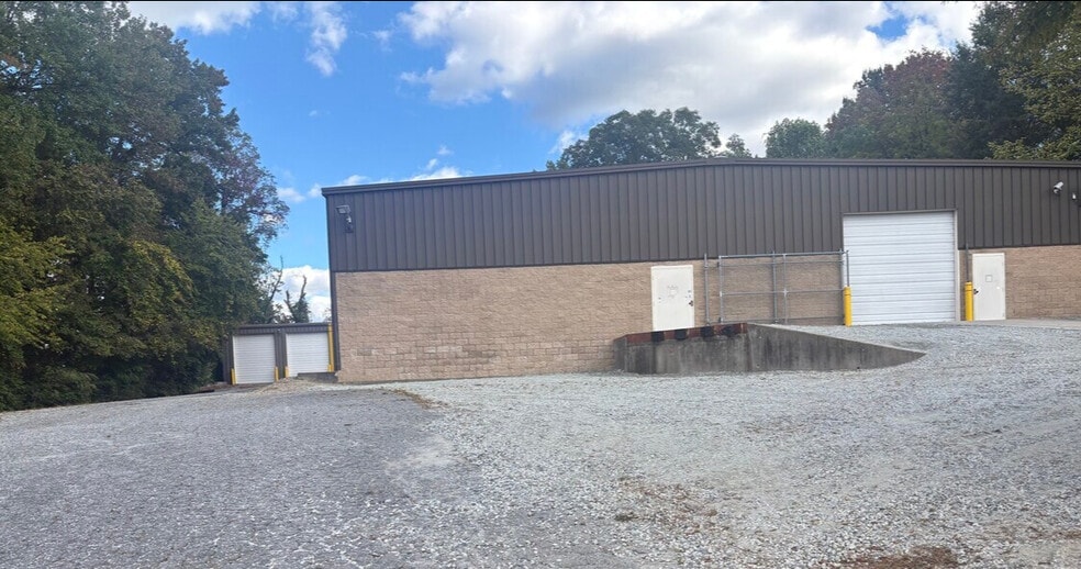 2417 Binford St, Greensboro, NC for lease - Building Photo - Image 1 of 7