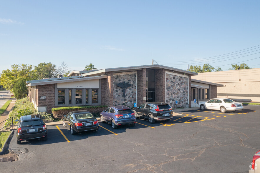 10000 Watson Rd, Crestwood, MO for lease - Primary Photo - Image 1 of 8