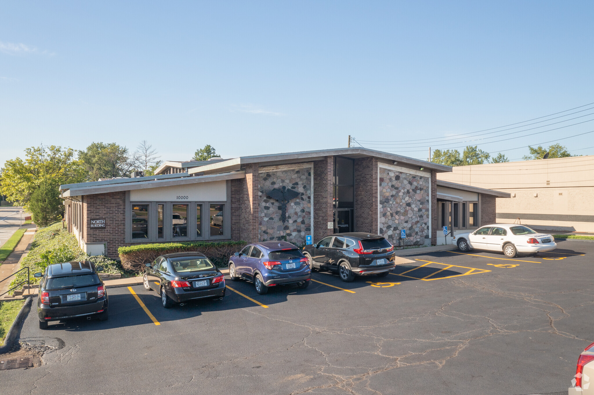 10000 Watson Rd, Crestwood, MO for lease Primary Photo- Image 1 of 9