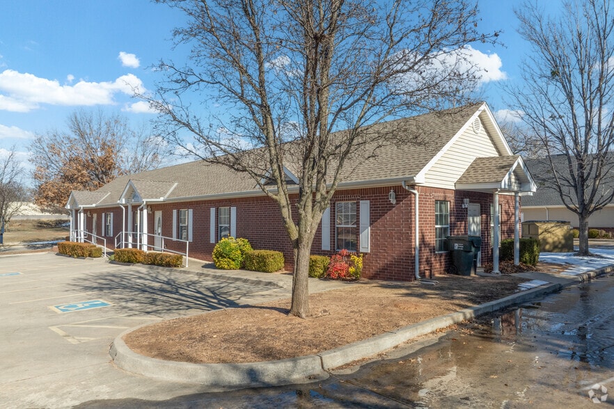 2120 McKown Dr, Norman, OK for lease - Building Photo - Image 2 of 21