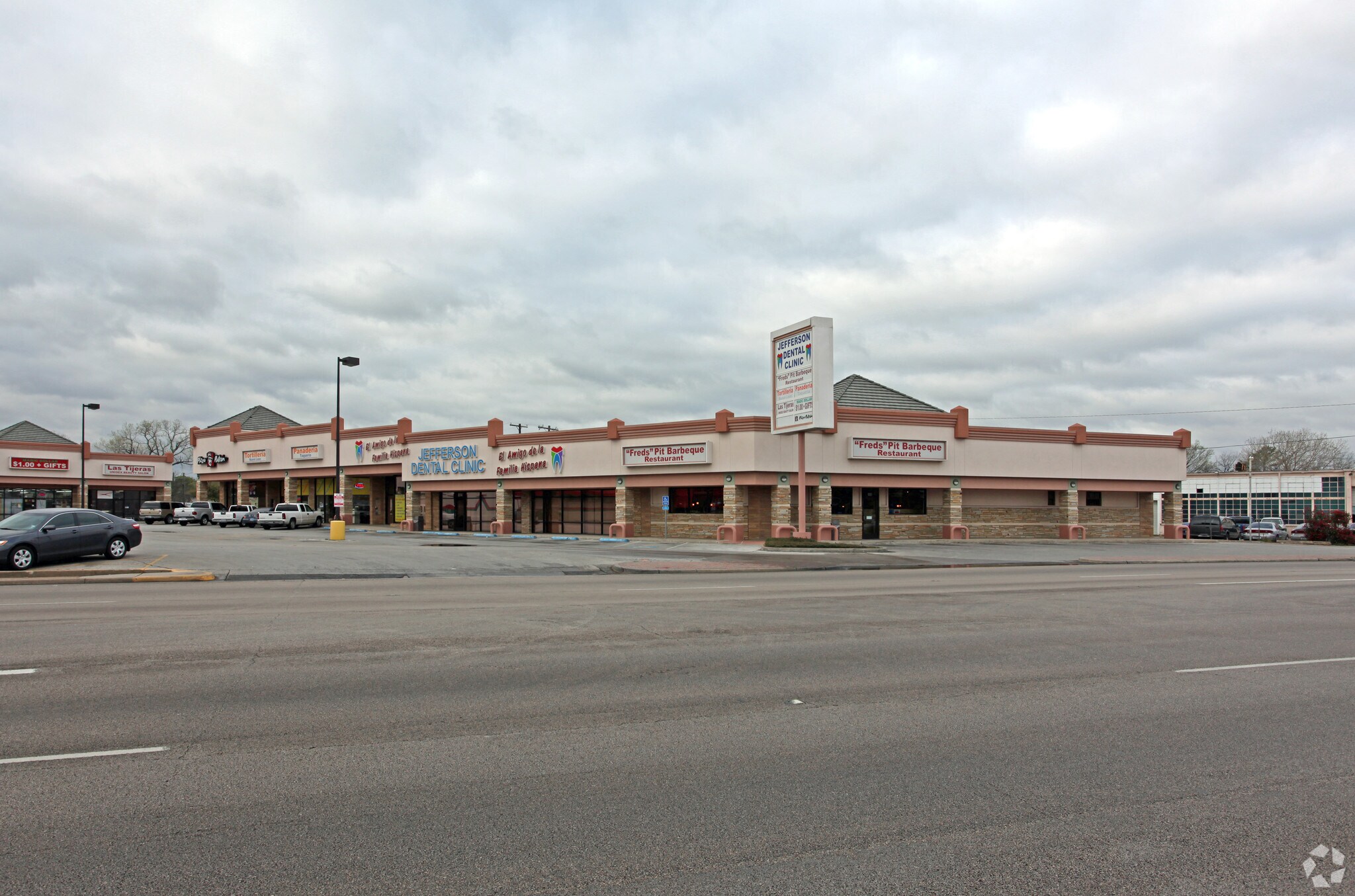 808-822 E Irving Blvd, Irving, TX for sale Primary Photo- Image 1 of 1
