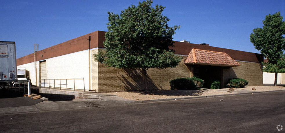 5620-5624 N 53rd Ave, Glendale, AZ for lease - Building Photo - Image 2 of 6