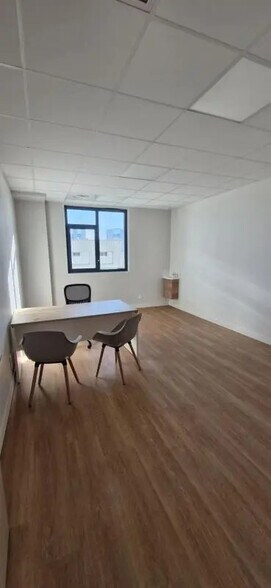 Office in Bruges for lease - Interior Photo - Image 3 of 5