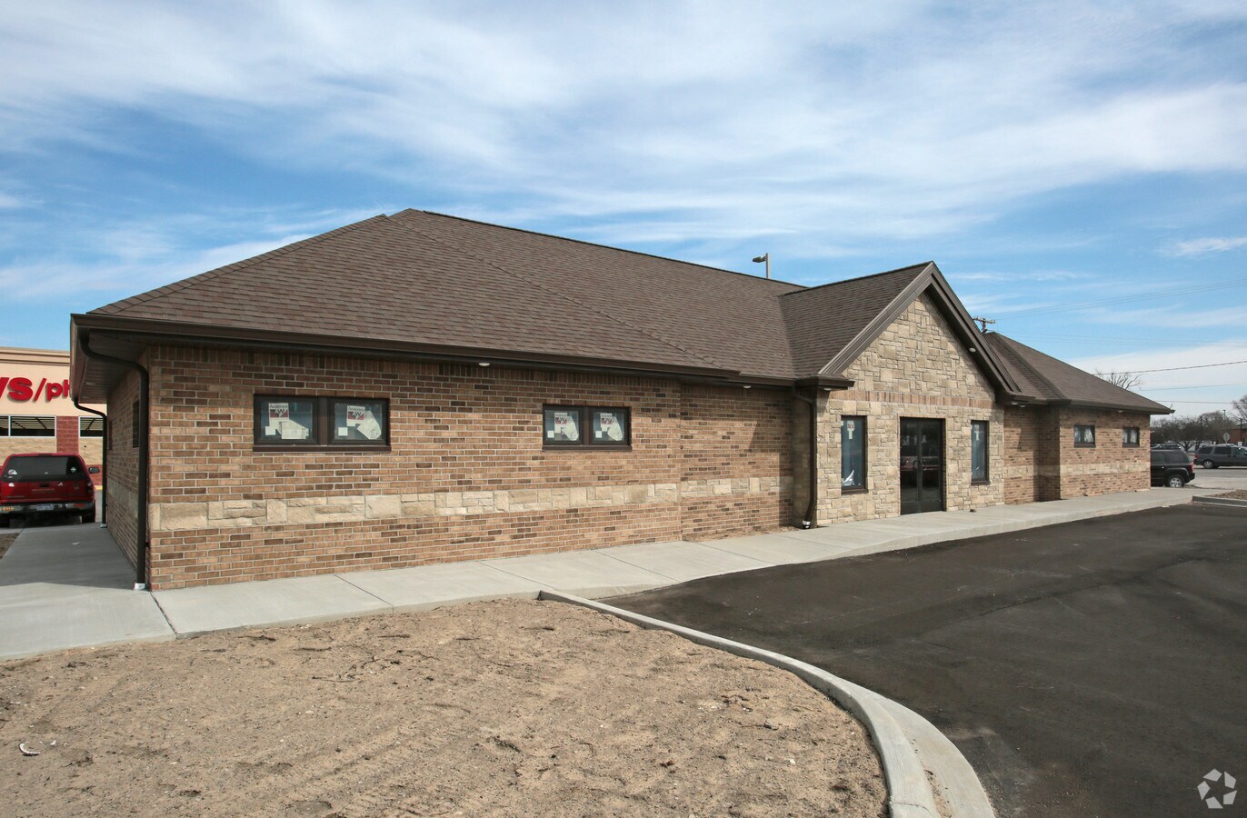 1107 S Saginaw Rd, Midland, MI 48640