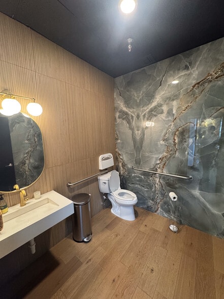 1224-1226 Andover Park E, Tukwila, WA for sale - Interior Photo - Image 3 of 19