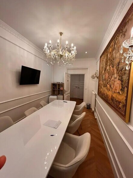 Office in Paris for lease - Interior Photo - Image 2 of 15