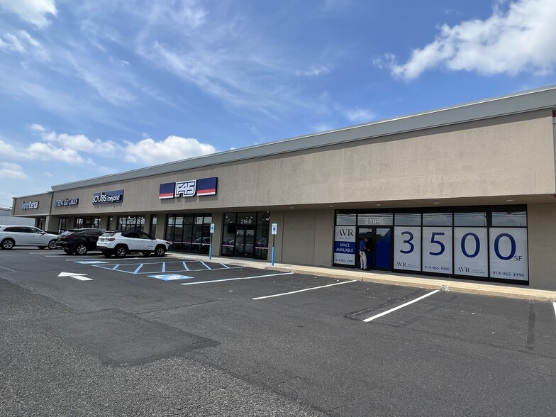 214-230 Glen Cove Rd, Carle Place, NY for lease - Building Photo - Image 3 of 8