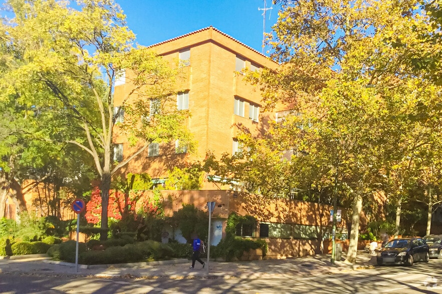 Retail in Madrid, Madrid for lease - Building Photo - Image 3 of 5