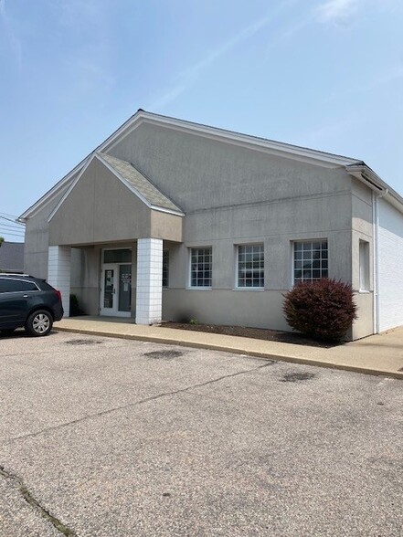 1050 Warwick Ave, Warwick, RI for lease - Building Photo - Image 1 of 14