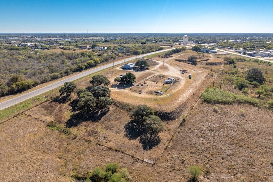 2127 N Saint Joseph St, Gonzales, TX for sale - Building Photo - Image 1 of 8