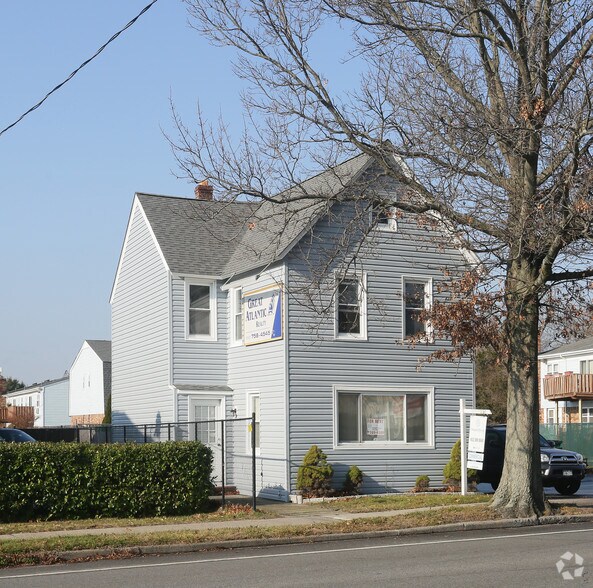 246 Waverly Ave, Patchogue, NY for sale - Primary Photo - Image 1 of 1