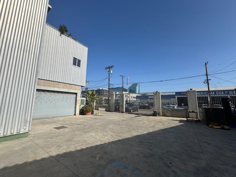 2305 Federal Ave, Los Angeles, CA for lease - Building Photo - Image 3 of 14