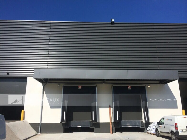 Industrial in Villeneuve-la-Garenne for lease - Building Photo - Image 2 of 9