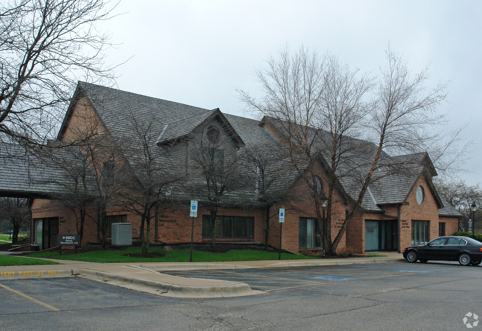 690 E Terra Cotta Ave, Crystal Lake, IL for sale Primary Photo- Image 1 of 1