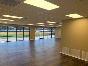 1602-1606 Merrill Dr, Little Rock, AR for lease Interior Photo- Image 2 of 4