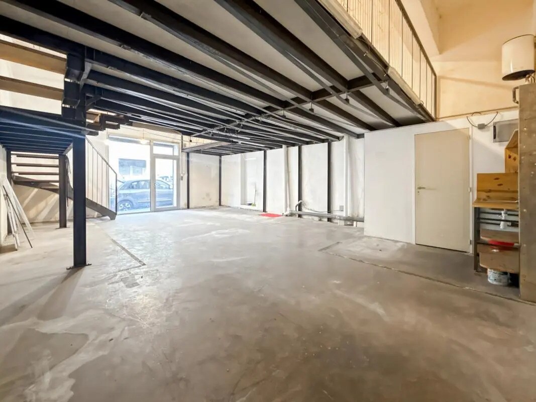 Retail in Marseille for lease Building Photo- Image 1 of 9