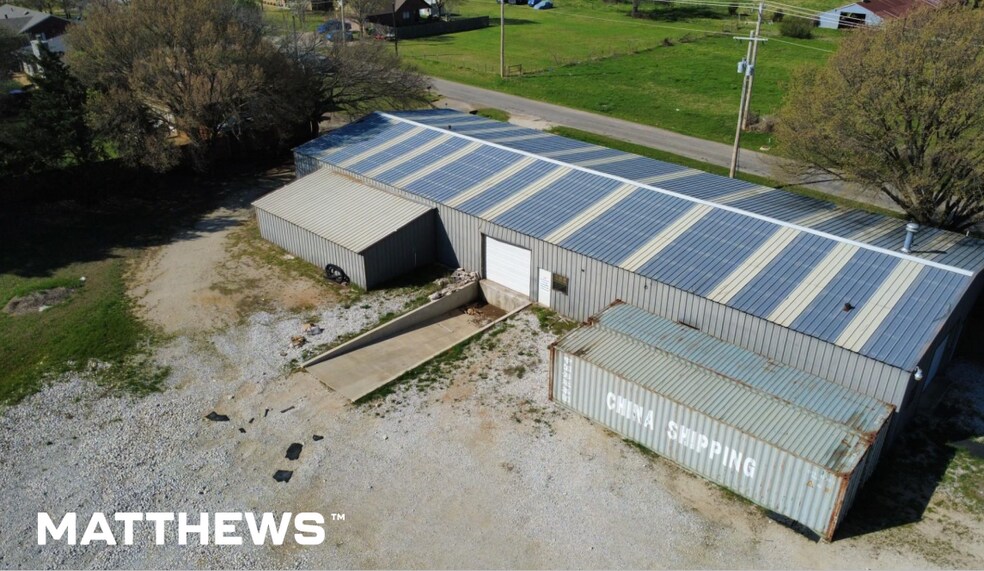 1324 N Saint James Rd, Pilot Point, TX for lease - Building Photo - Image 2 of 4