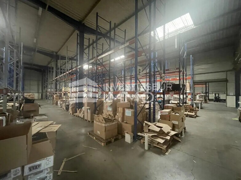 Office in Torcy for lease - Interior Photo - Image 2 of 8