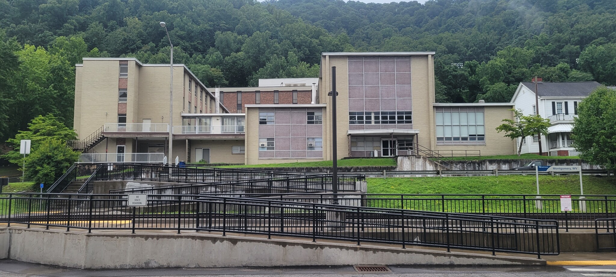 193 Fayette Pike, Montgomery, WV for sale Primary Photo- Image 1 of 1