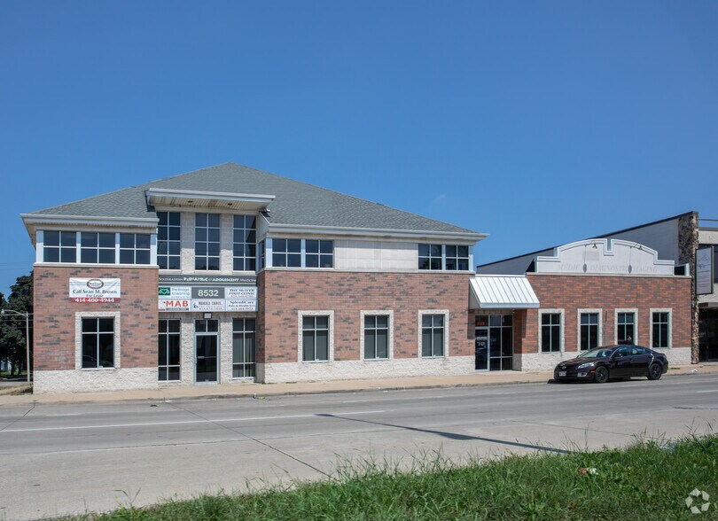 8522-8532 W Capitol Dr, Milwaukee, WI for lease - Building Photo - Image 3 of 22