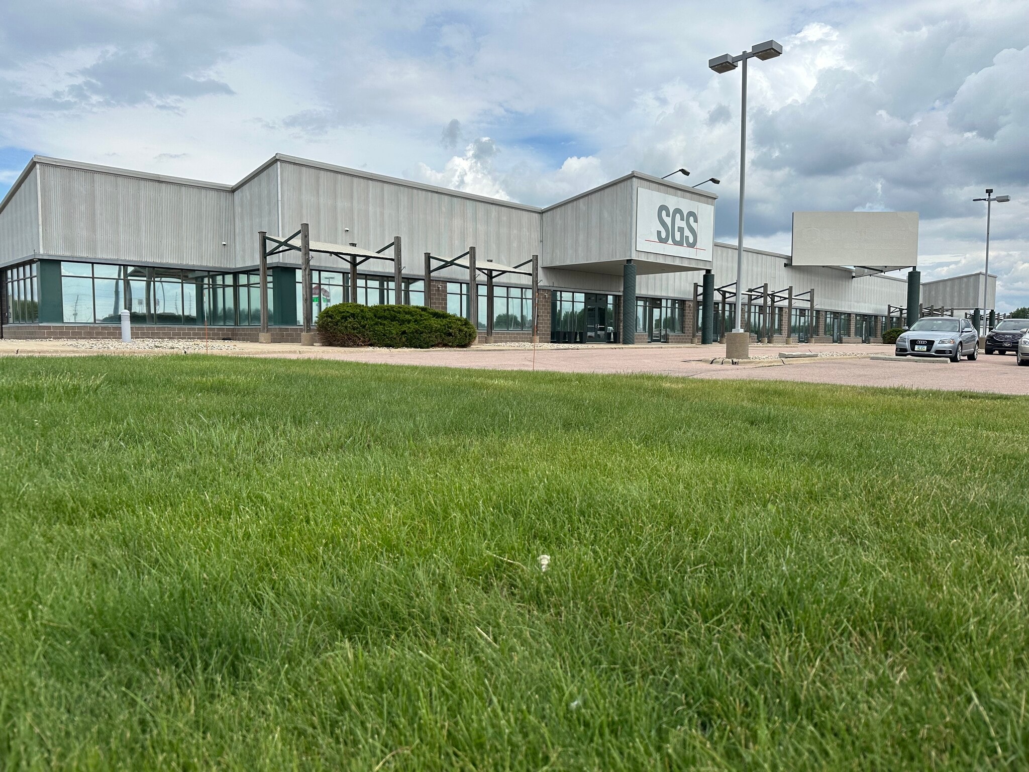200-224 N Derby Ln, North Sioux City, SD for sale Building Photo- Image 1 of 2