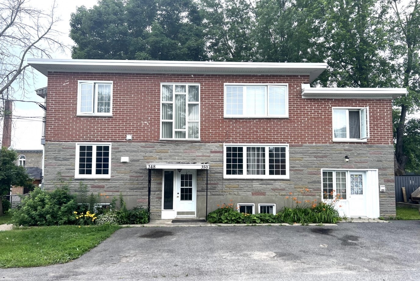 348-350A Rue Sainte-Marie, Montréal, QC for sale Primary Photo- Image 1 of 1