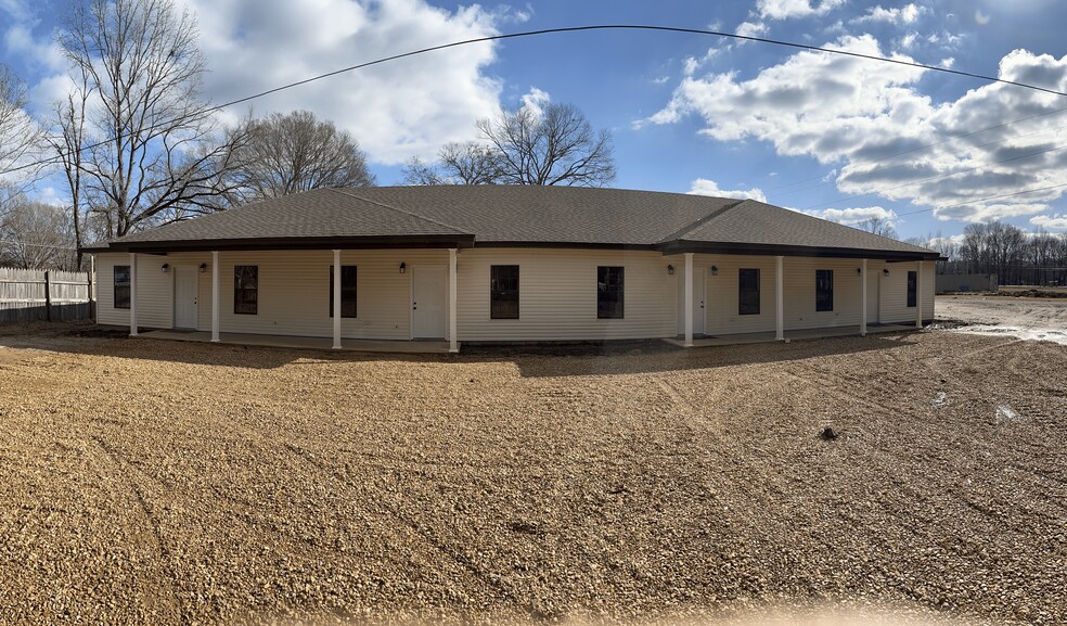 64 Skating Rink Cir, Grenada, MS for sale - Primary Photo - Image 1 of 1