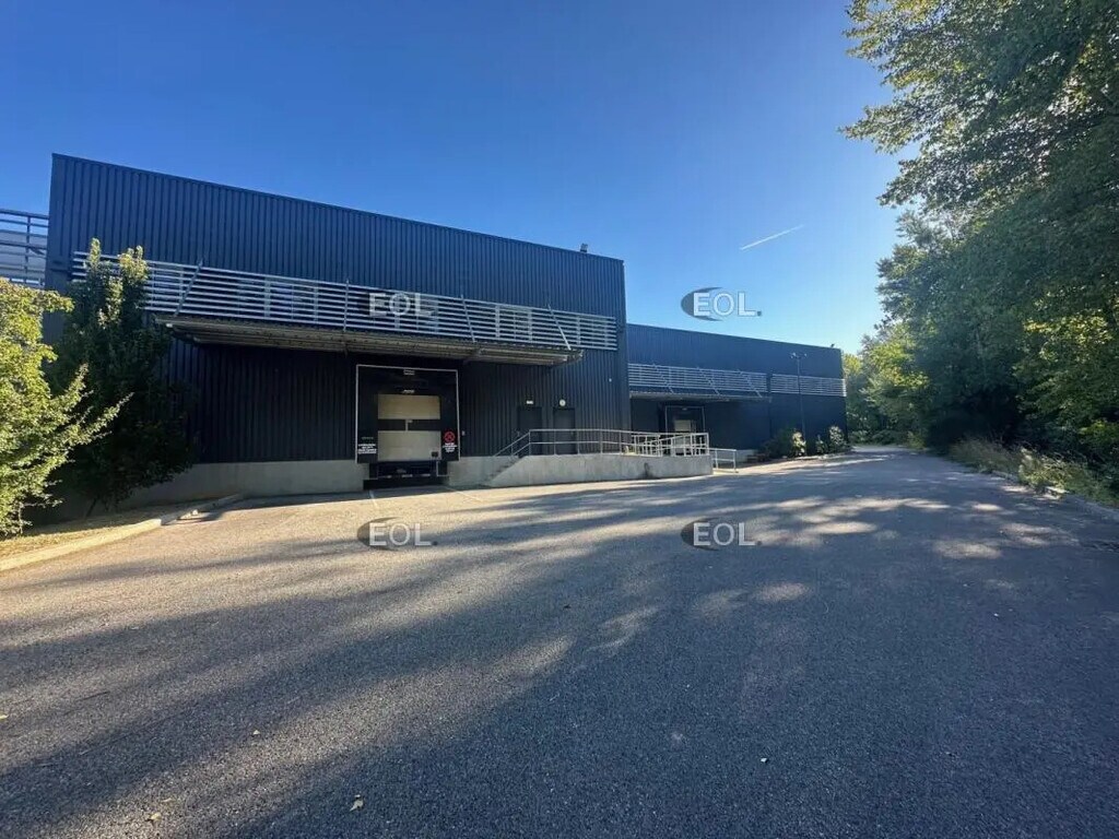 Location Entrepôt 595 m² à 1 357 m² - Photo 1