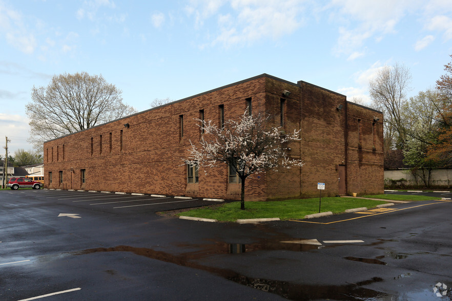 3237 Bristol Rd, Bensalem, PA for lease - Building Photo - Image 3 of 11