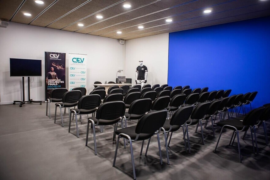 Office in Alpens for lease - Building Photo - Image 3 of 16