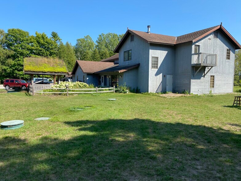 1861 The Inn Rd, Washington Island, WI 54246