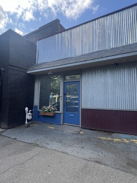 8543 Greenwood Ave N, Seattle, WA for lease - Building Photo - Image 2 of 4