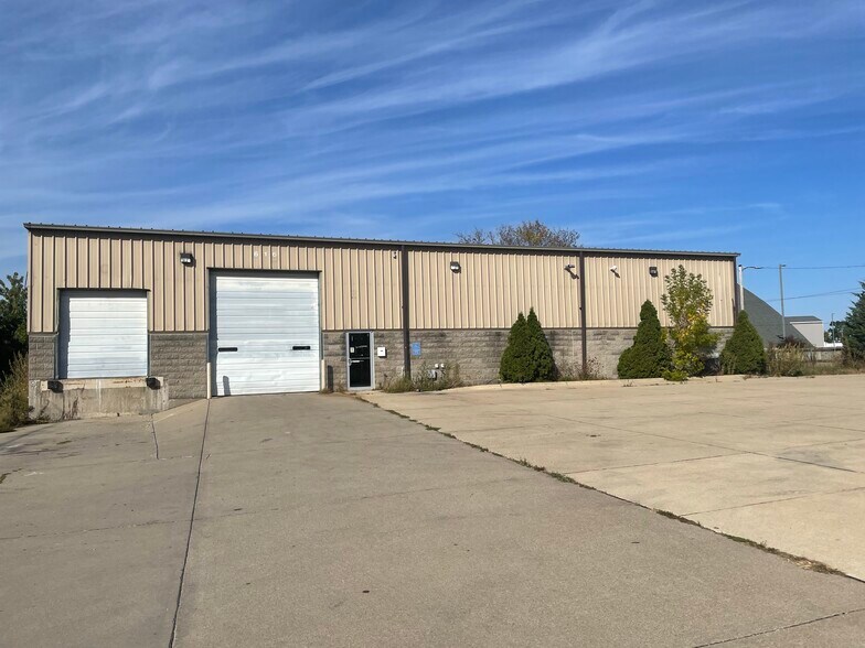 616 12th Ave SW, Cedar Rapids, IA for sale - Building Photo - Image 1 of 1