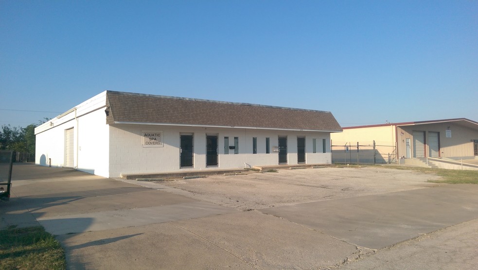 4107-4109 Murray Ave, Haltom City, TX for lease - Building Photo - Image 2 of 8