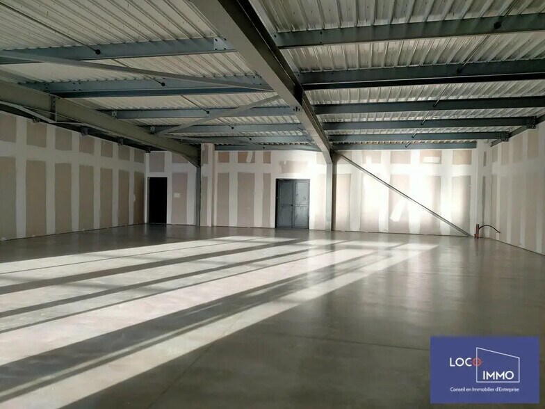 Retail in Marmande for lease - Interior Photo - Image 3 of 4