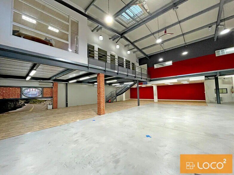 1289 Rue Des Pyrénées, Grenade for lease - Interior Photo - Image 2 of 12