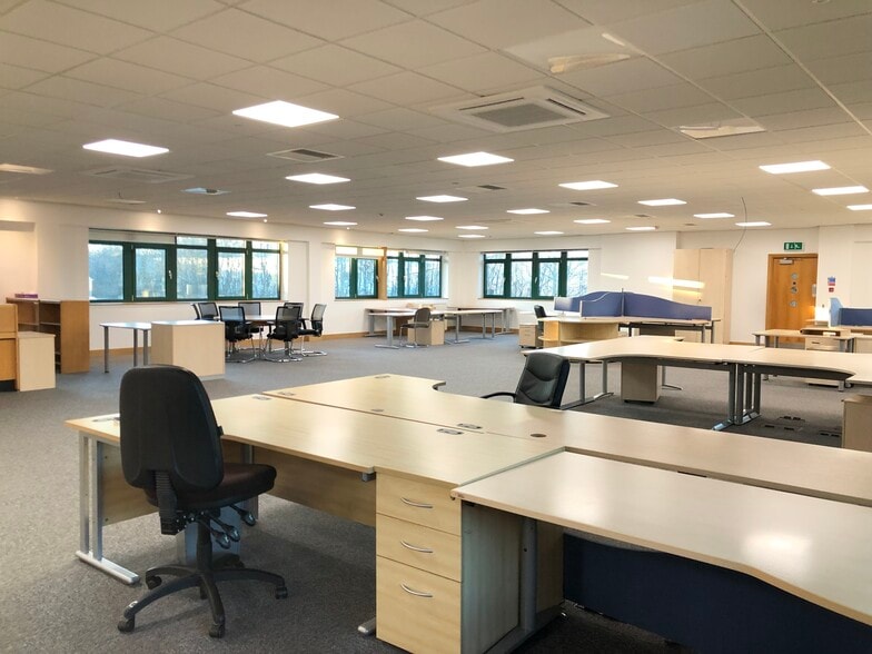 Cumnor Hl, Cumnor for lease - Interior Photo - Image 2 of 4